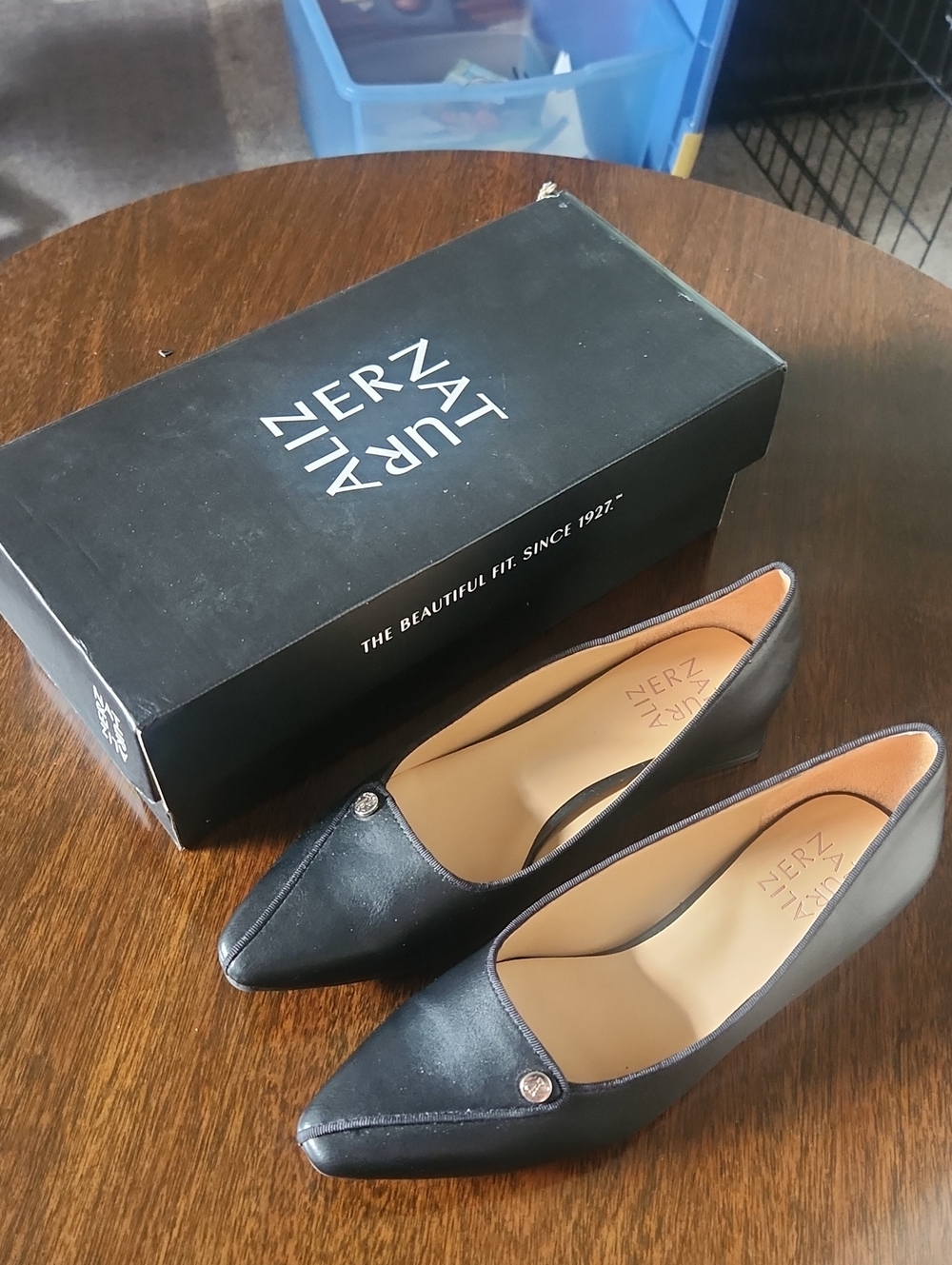 Naturalizer Georgia Black Leather Low Block Heel Pumps Size 6.5